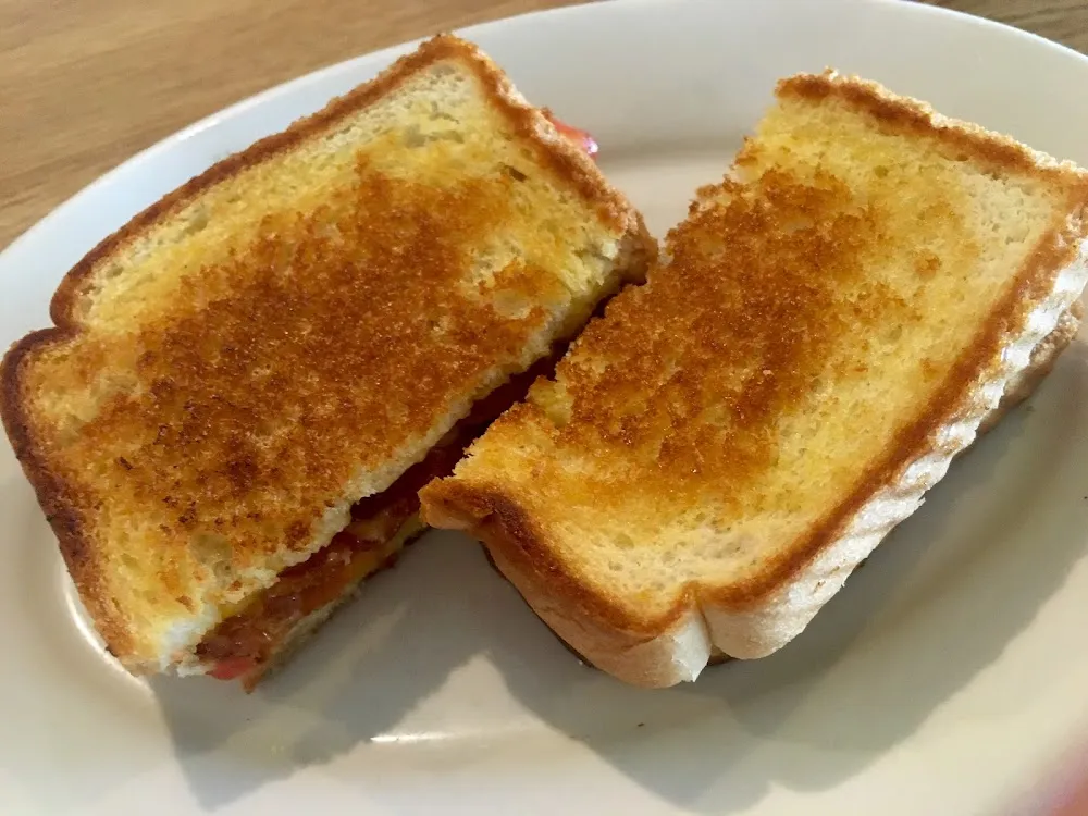 Grilled Cheese with Bacon and Tomato